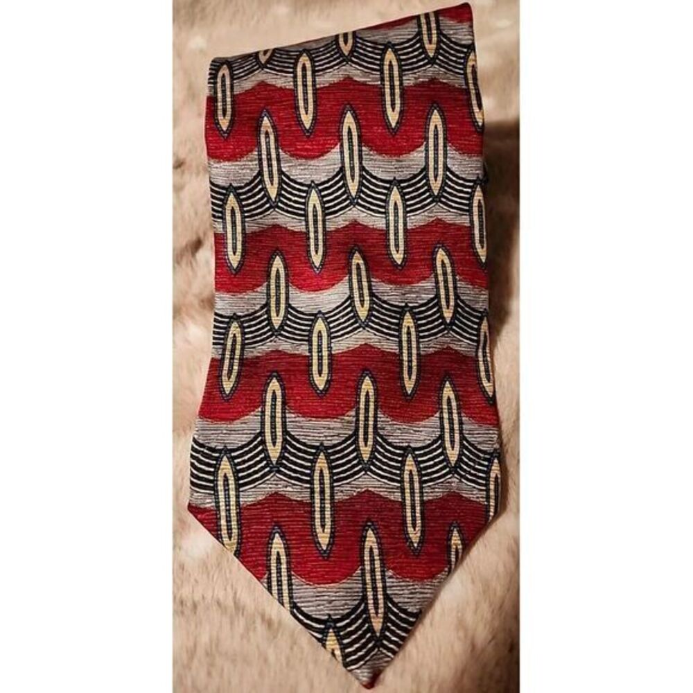 MW‎ Collection Tie Necktie Mens Red Geometric Design 100% Silk USA Classic Width